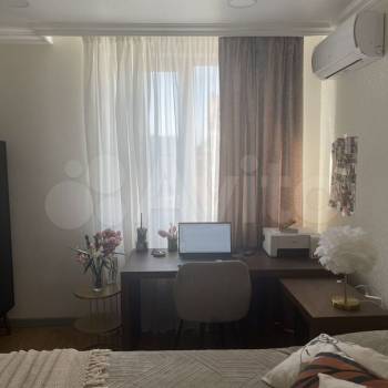 Продается Многокомнатная квартира, 100 м²
