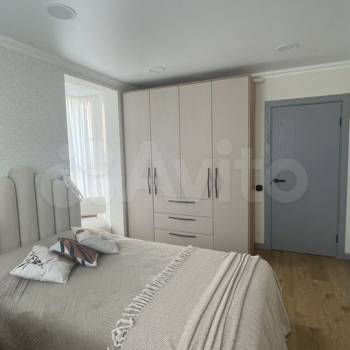 Продается Многокомнатная квартира, 100 м²
