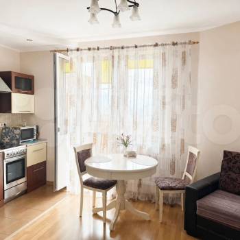 Продается 1-комнатная квартира, 58 м²