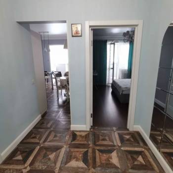 Продается 1-комнатная квартира, 53 м²