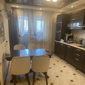 Продается 1-комнатная квартира, 74 м²