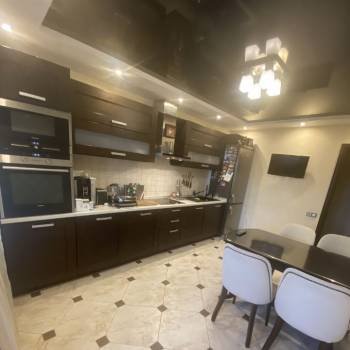 Продается 1-комнатная квартира, 74 м²