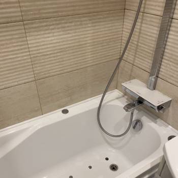Продается 1-комнатная квартира, 74 м²