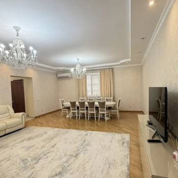Продается Дом, 290 м²