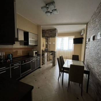 Продается 2-х комнатная квартира, 76 м²