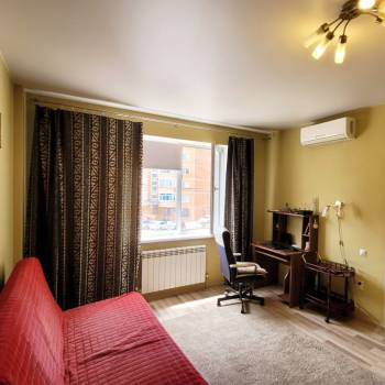 Продается 1-комнатная квартира, 44 м²
