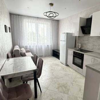 Продается 1-комнатная квартира, 42 м²