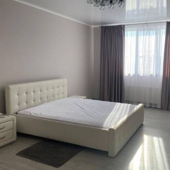 Сдается 1-комнатная квартира, 56 м²