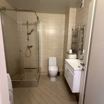 Сдается 1-комнатная квартира, 56 м²