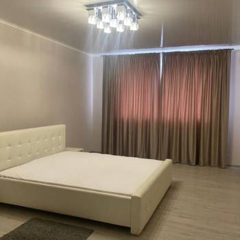 Сдается 1-комнатная квартира, 56 м²