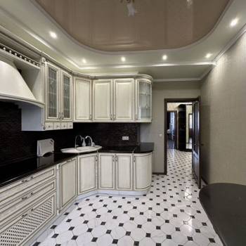 Сдается 2-х комнатная квартира, 72 м²