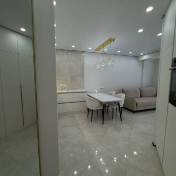 Продается 1-комнатная квартира, 60 м²