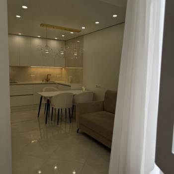 Продается 1-комнатная квартира, 60 м²