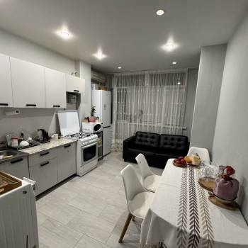 Продается 1-комнатная квартира, 37 м²