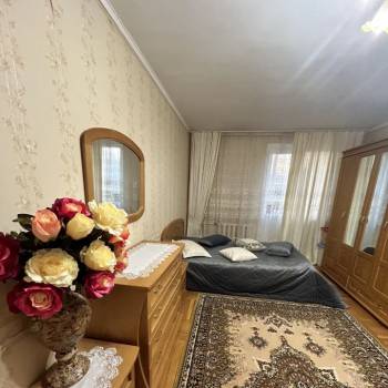 Продается Многокомнатная квартира, 100 м²