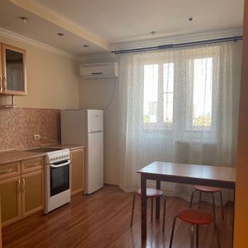 Сдается 1-комнатная квартира, 38 м²