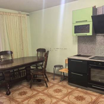 Сдается Многокомнатная квартира, 90 м²