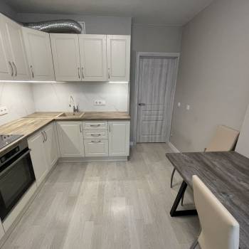 Продается 1-комнатная квартира, 37 м²