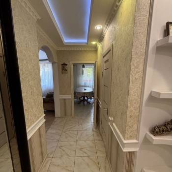 Продается 1-комнатная квартира, 62 м²