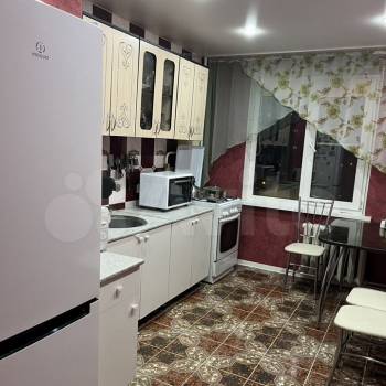 Продается Многокомнатная квартира, 74,9 м²