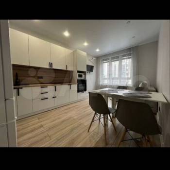 Продается 1-комнатная квартира, 37 м²