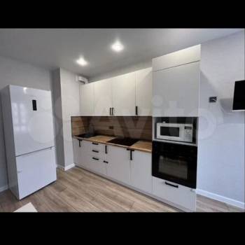 Продается 1-комнатная квартира, 37 м²