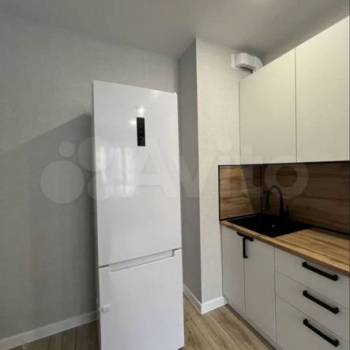 Продается 1-комнатная квартира, 37 м²