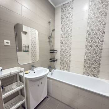 Сдается 2-х комнатная квартира, 70 м²