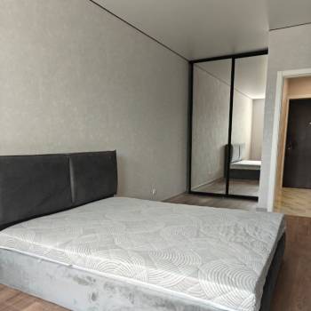 Продается 1-комнатная квартира, 42 м²