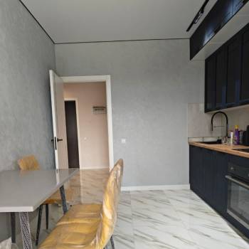 Продается 1-комнатная квартира, 42 м²