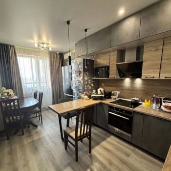 Продается 3-х комнатная квартира, 102 м²