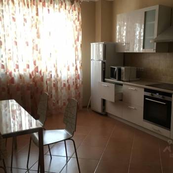 Сдается 2-х комнатная квартира, 80 м²