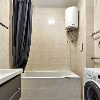 Продается 1-комнатная квартира, 55 м²