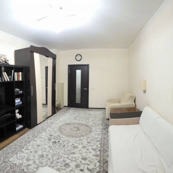 Продается 1-комнатная квартира, 45 м²