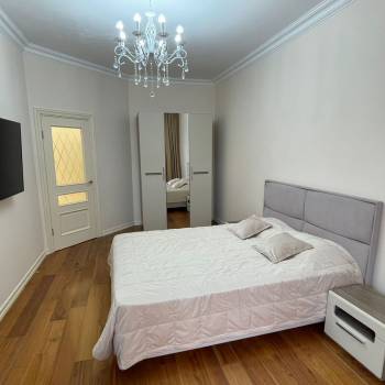 Продается 1-комнатная квартира, 82 м²