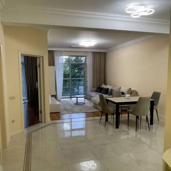 Продается 1-комнатная квартира, 82 м²