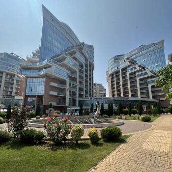 Продается 1-комнатная квартира, 82 м²