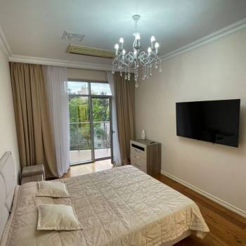 Продается 1-комнатная квартира, 82 м²