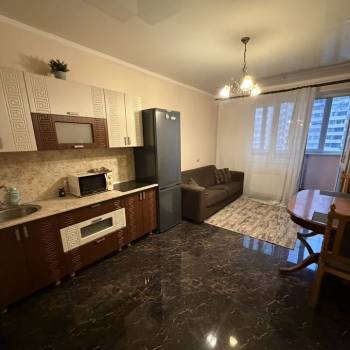 Сдается 1-комнатная квартира, 53 м²