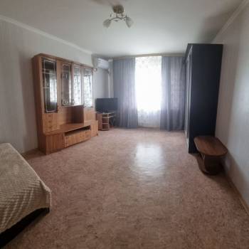 Сдается 1-комнатная квартира, 42 м²