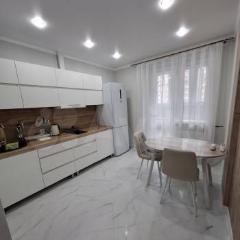 Сдается 1-комнатная квартира, 42 м²