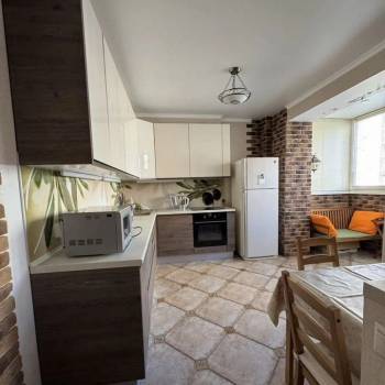 Сдается 1-комнатная квартира, 49 м²