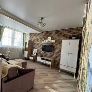 Сдается 1-комнатная квартира, 49 м²