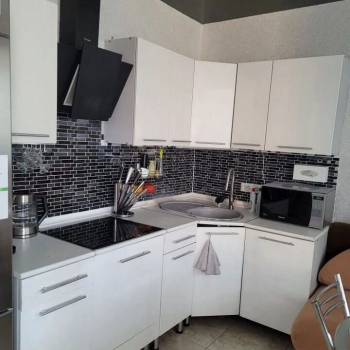 Продается 1-комнатная квартира, 42 м²