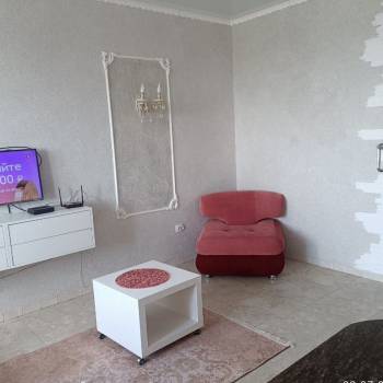 Продается 1-комнатная квартира, 42 м²