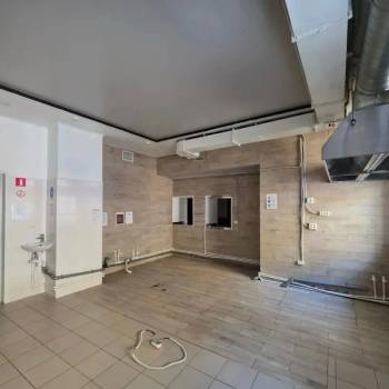 Сдается Нежилое помещение, 300 м²