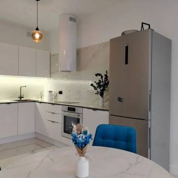 Продается 1-комнатная квартира, 53 м²