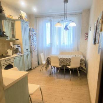 Продается 1-комнатная квартира, 54 м²