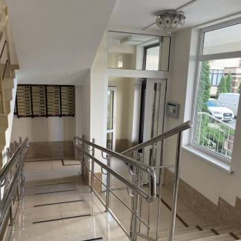 Продается 1-комнатная квартира, 83 м²
