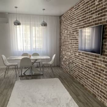 Продается 1-комнатная квартира, 83 м²